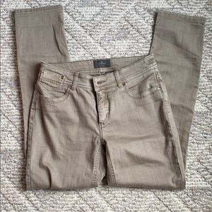 Chico’s ankle length So Slimming jeans